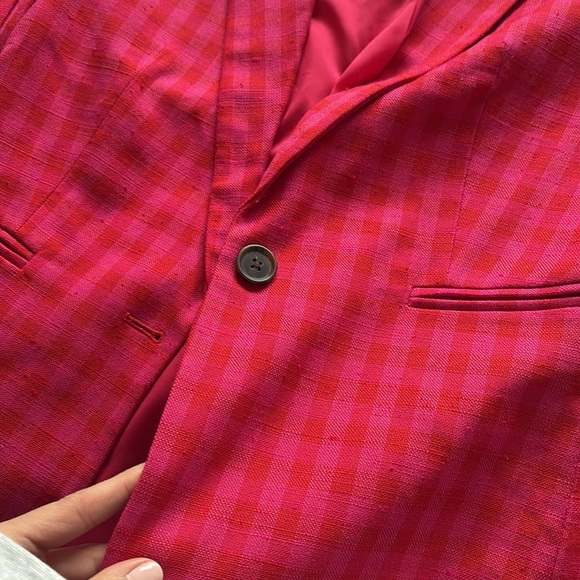 Stylish Red Blazer and Shorts Set - Picture 6 of 6